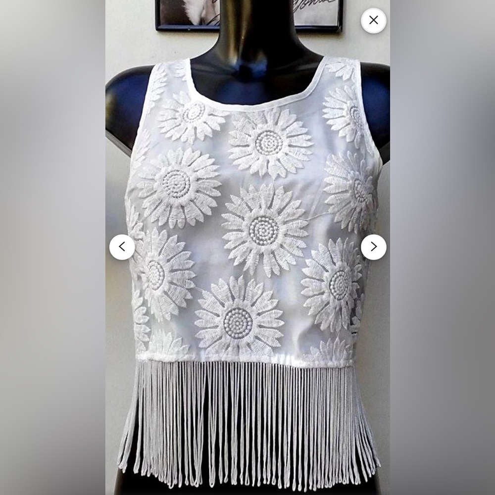 Vintage white florale crop top with fringe sz L but fits a size 4-6